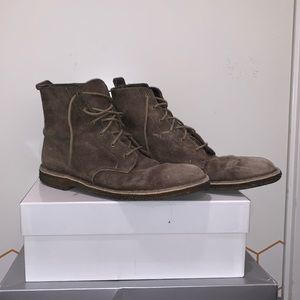 Clark’s hightop chukka